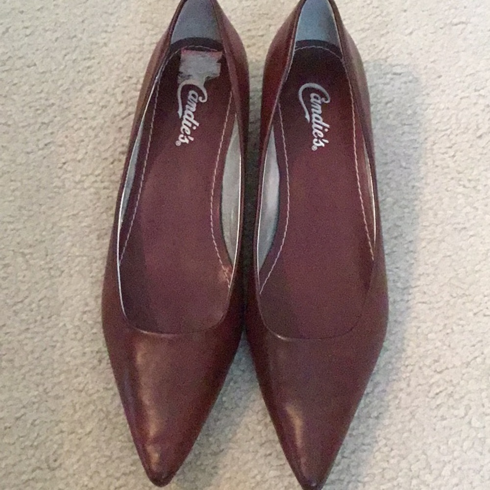 Candies, dark red kitten heel pump